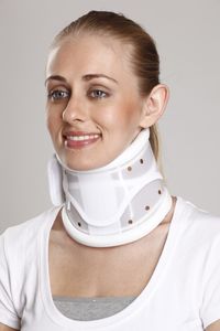 tynor เฝือกคอแข็ง B03 Cervical Collar Hard Adjustable Size L